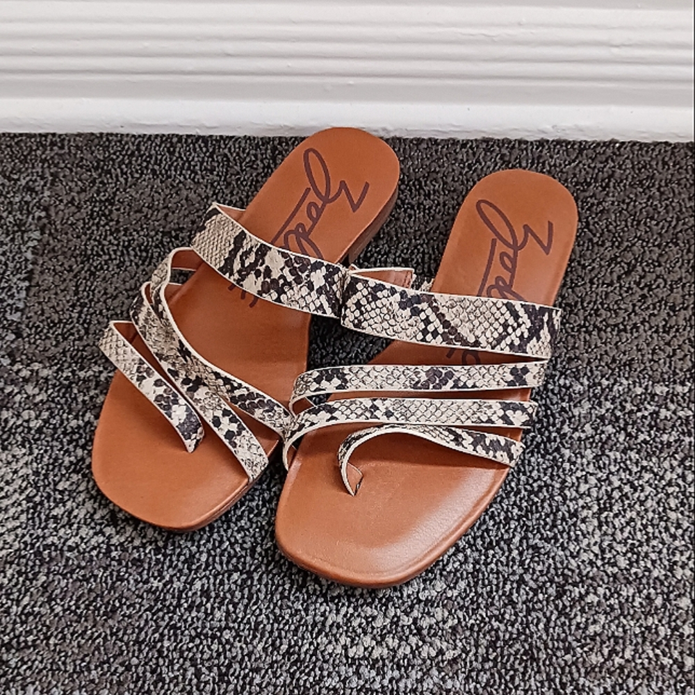 ZODIAC SANDALS